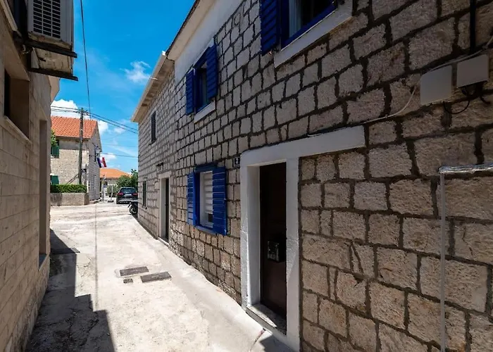 Duplex Domi شقة سلاتين